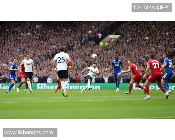 足球巨星激情挥洒绿茵场魅力瞬间精美壁纸展示